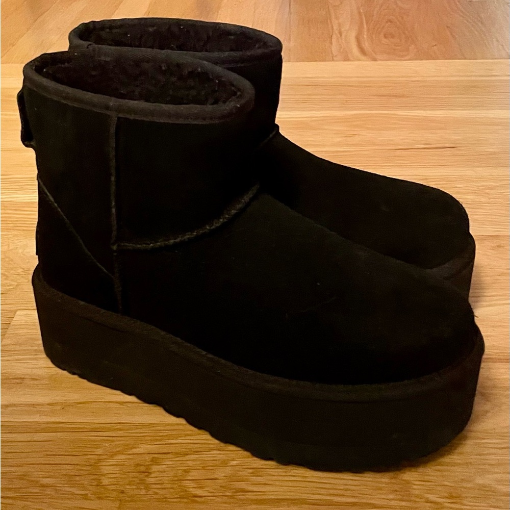 UGG MINI PLATFORM BOOTS BLACK 8